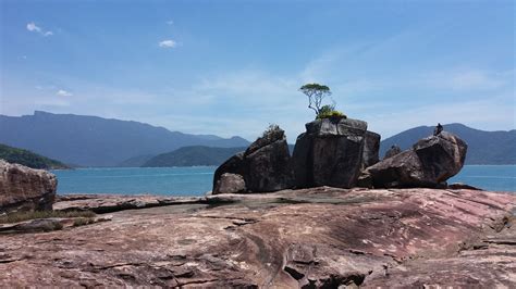 A Fortaleza da Felicidade: Um Paraíso de Pedra no Coração da Shangluo!