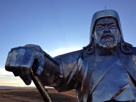  Túmulo de Genghis Khan: Uma Aventura Histórica no Coração da Mongólia Interior!